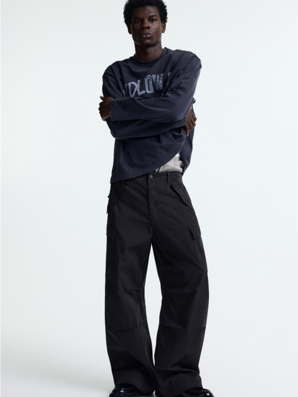 H&M Loose Fit Cargo Pants in Charcoal Black